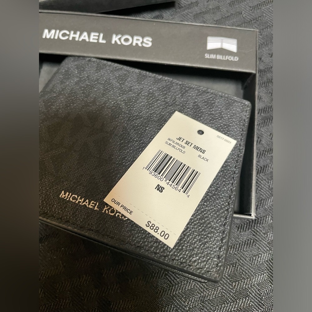 MK Jet Set Men’s Wallet